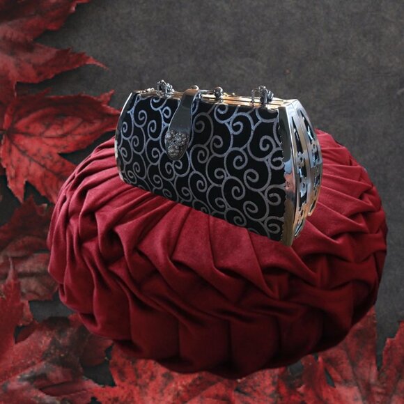 Gorgeous Vintage 50's Clutch/Shoulder Bag in Black & Silver - Picture 3 of 5